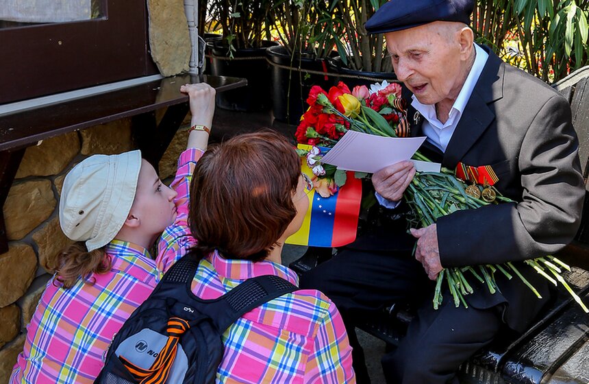 Встреча ветеранов ВОВ на Театральной площади 31 фото