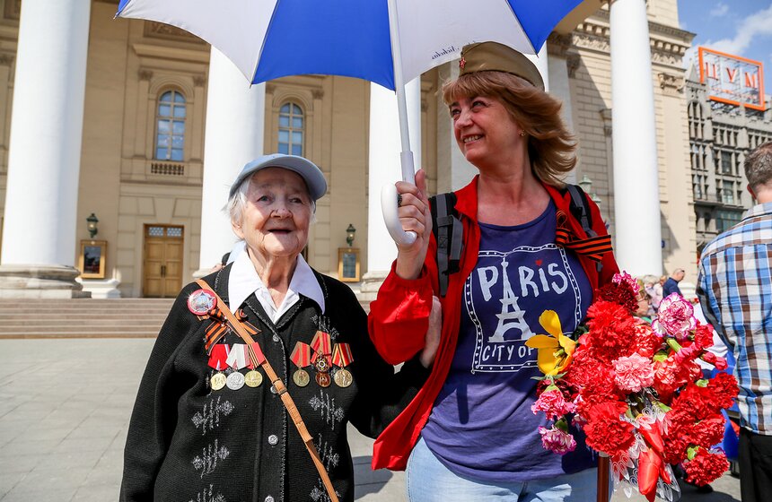 Встреча ветеранов ВОВ на Театральной площади 33 фото