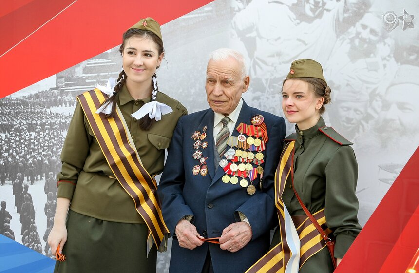 Встреча ветеранов ВОВ на Театральной площади 12 фото