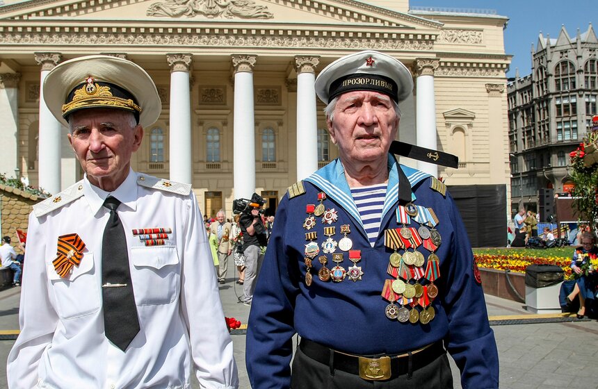 Встреча ветеранов ВОВ на Театральной площади 11 фото