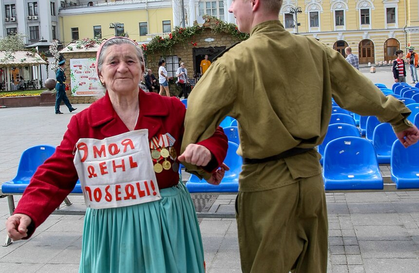 Встреча ветеранов ВОВ на Театральной площади 5 фото