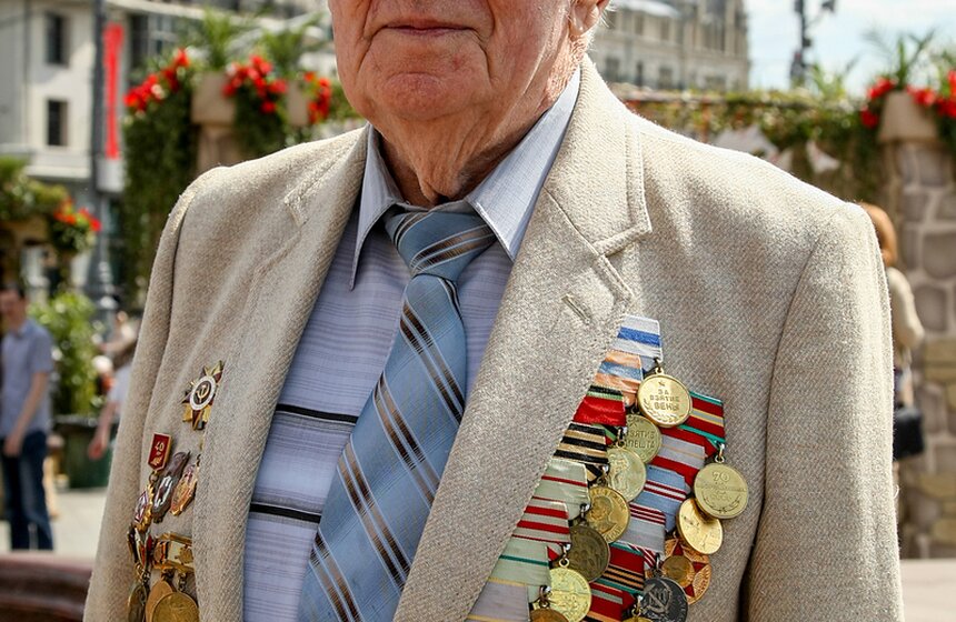 Встреча ветеранов ВОВ на Театральной площади 13 фото