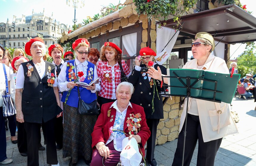 Встреча ветеранов ВОВ на Театральной площади 18 фото