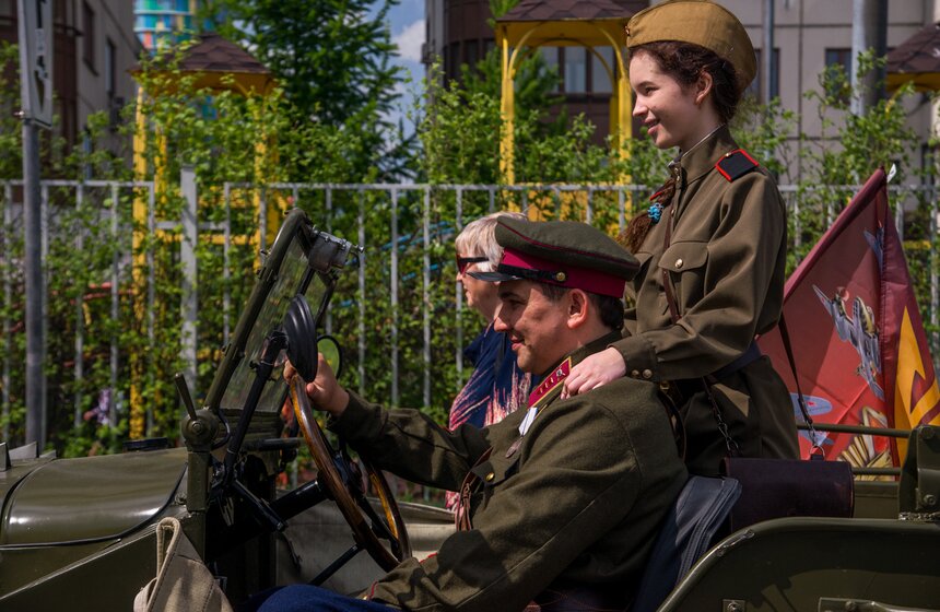 Автопробег на машинах времен Великой Отечественной войны 11 фото