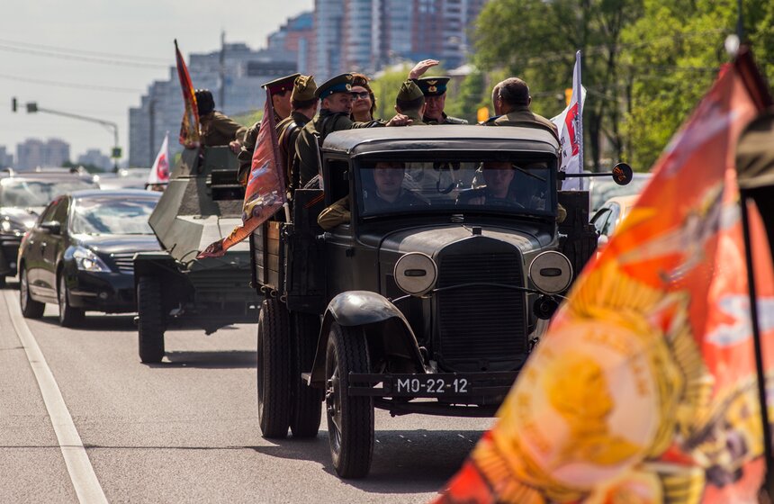Автопробег на машинах времен Великой Отечественной войны 26 фото