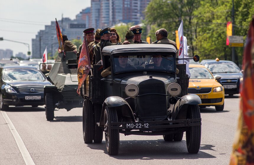 Автопробег на машинах времен Великой Отечественной войны 25 фото