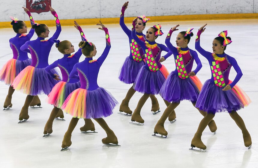 Городские соревнования по синхронному катанию на коньках 2 фото