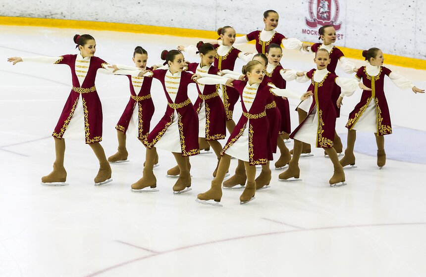 Городские соревнования по синхронному катанию на коньках 9 фото