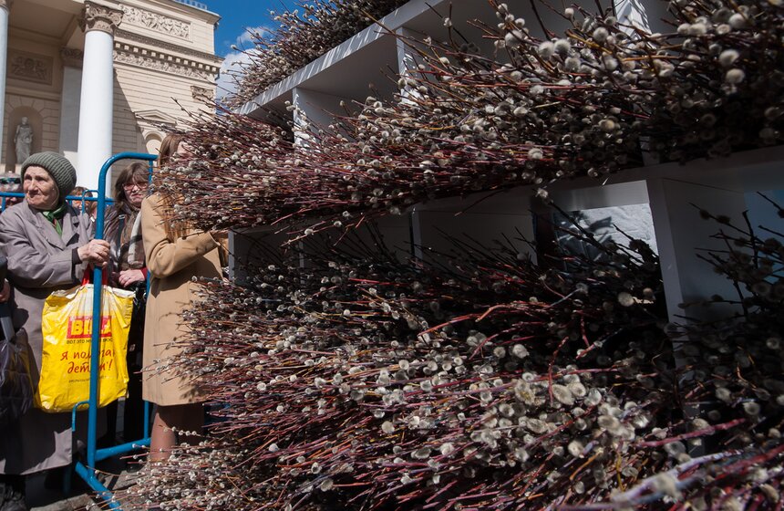 На Театральной площади отметили Вербное Воскресенье 18 фото