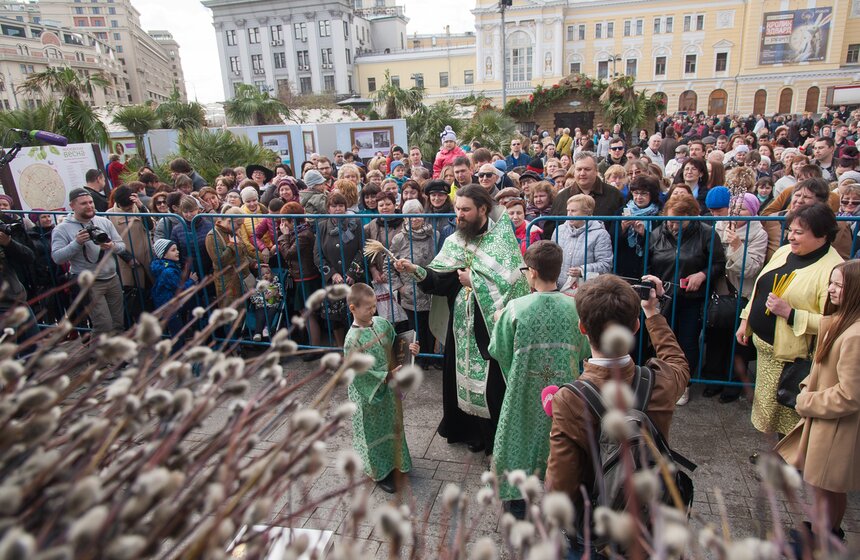 На Театральной площади отметили Вербное Воскресенье 14 фото