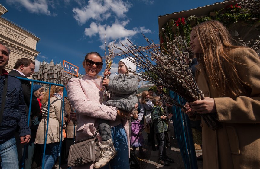 На Театральной площади отметили Вербное Воскресенье 21 фото