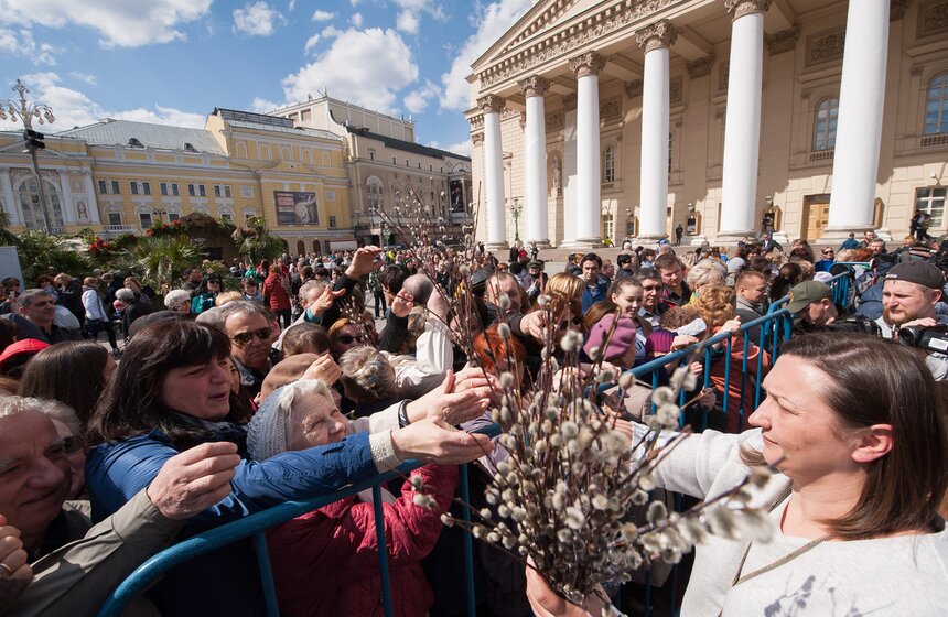 На Театральной площади отметили Вербное Воскресенье 22 фото