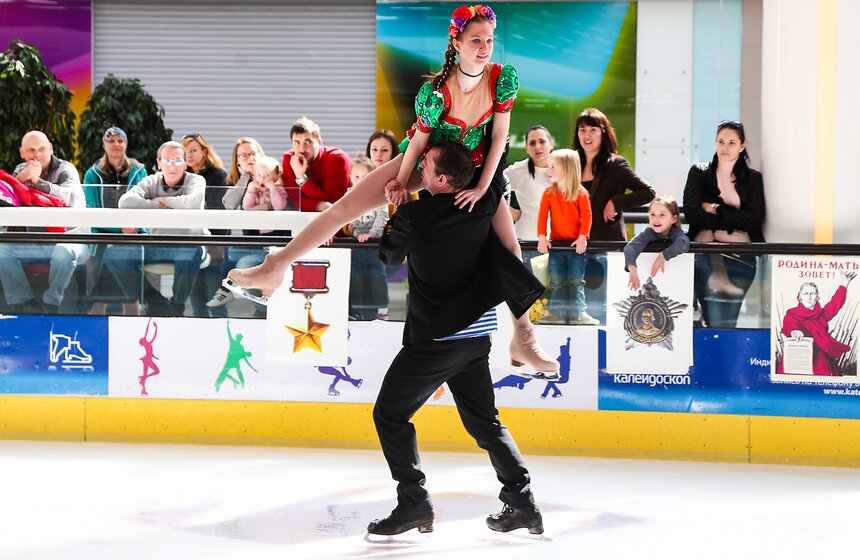 Ветераны фигурного катания выступили на фестивале "Свет победы" 11 фото