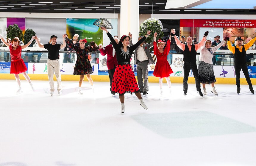 Ветераны фигурного катания выступили на фестивале "Свет победы" 5 фото