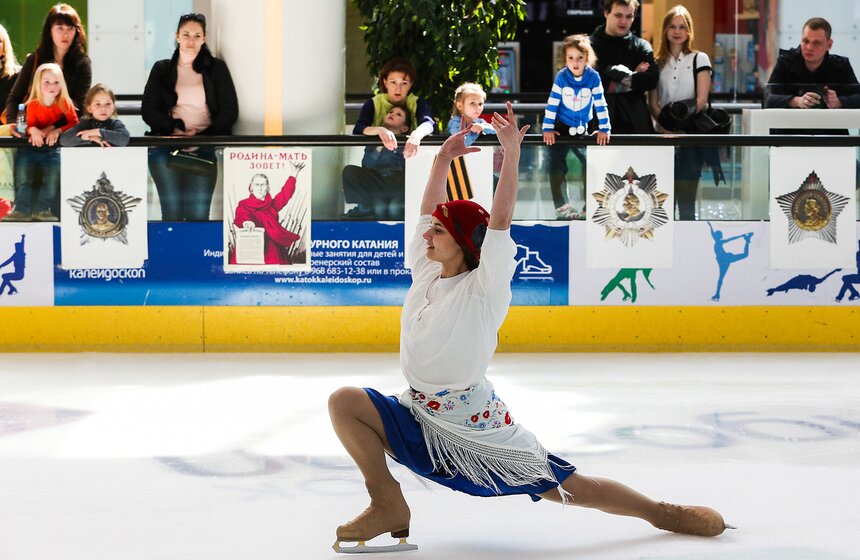 Ветераны фигурного катания выступили на фестивале "Свет победы" 18 фото