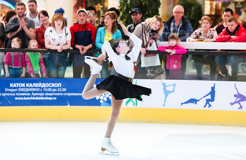 Ветераны фигурного катания выступили на фестивале "Свет победы" 17 фото