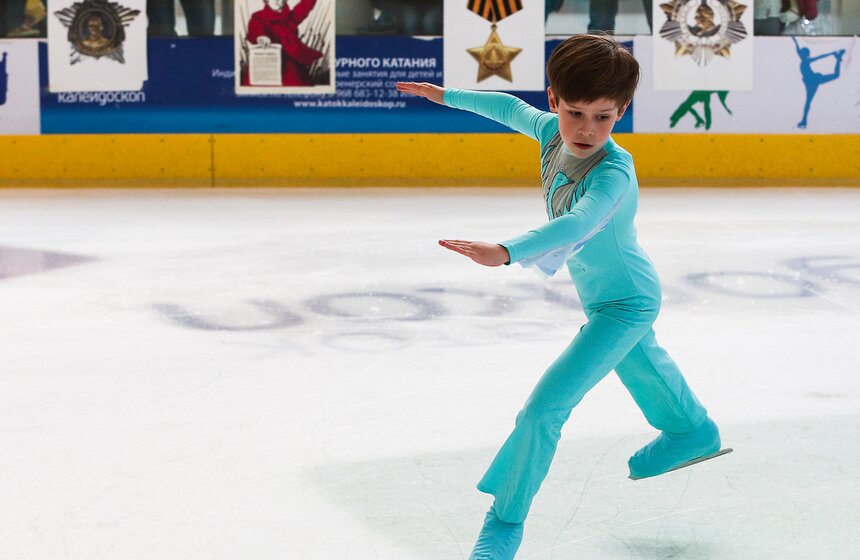 Ветераны фигурного катания выступили на фестивале "Свет победы" 13 фото