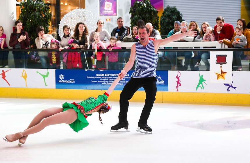 Ветераны фигурного катания выступили на фестивале "Свет победы" 12 фото