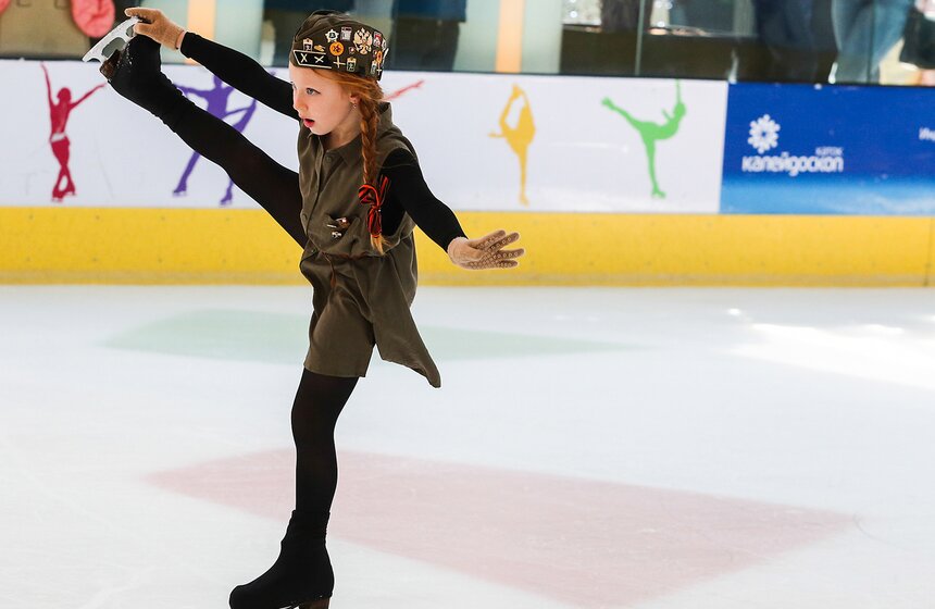 Ветераны фигурного катания выступили на фестивале "Свет победы" 14 фото