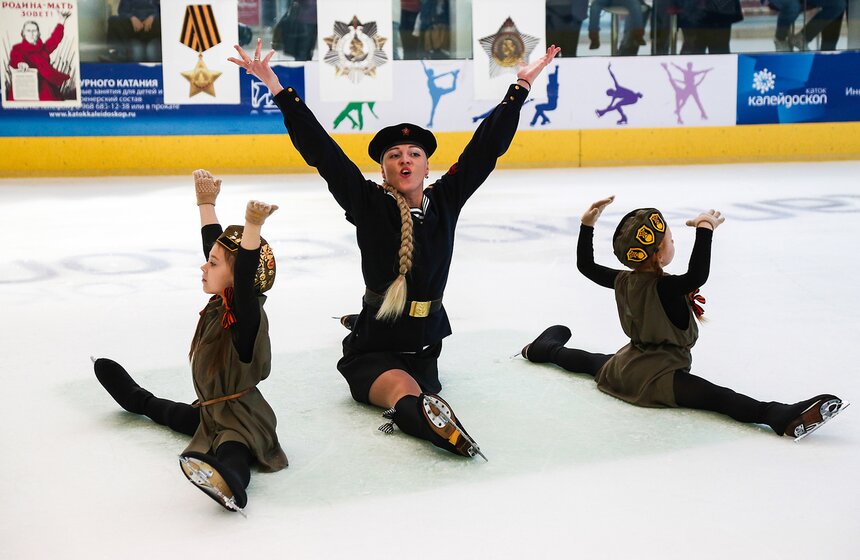 Ветераны фигурного катания выступили на фестивале "Свет победы" 16 фото