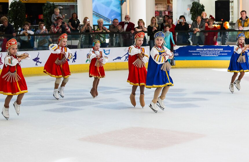 Ветераны фигурного катания выступили на фестивале "Свет победы" 1 фото
