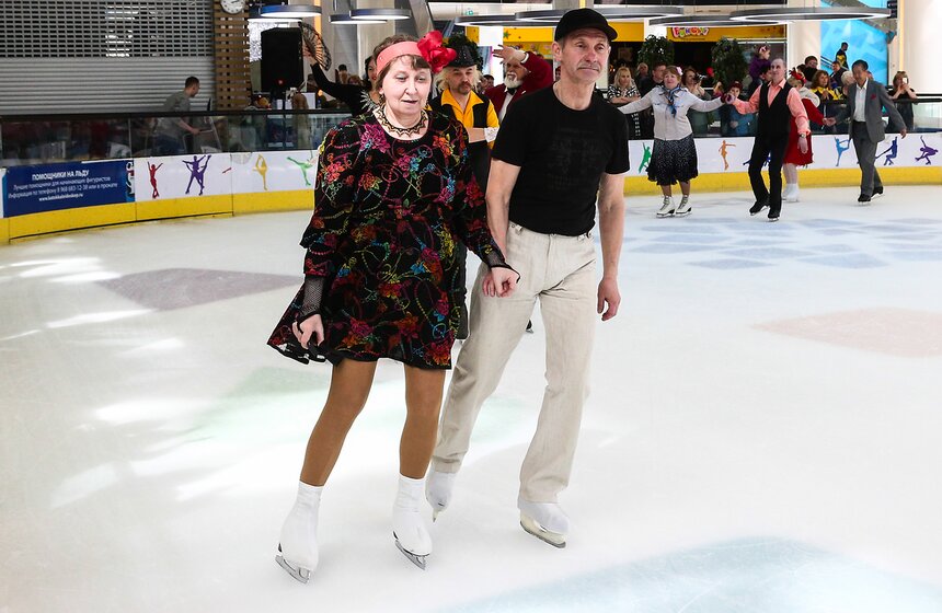 Ветераны фигурного катания выступили на фестивале "Свет победы" 19 фото