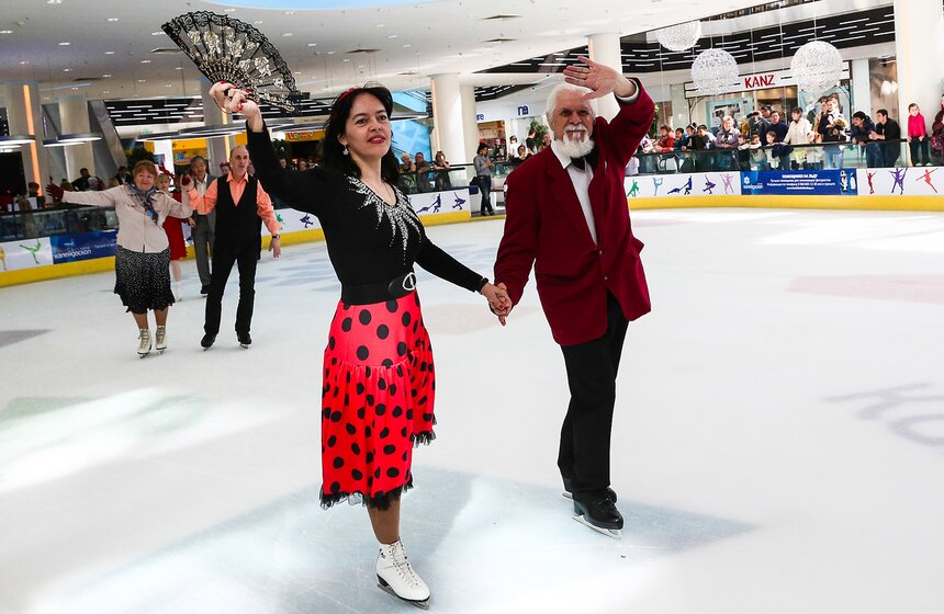 Ветераны фигурного катания выступили на фестивале "Свет победы" 20 фото