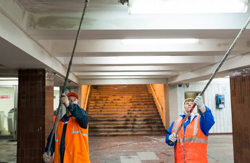 Метрополитен готовит станции к майским праздникам 8 фото