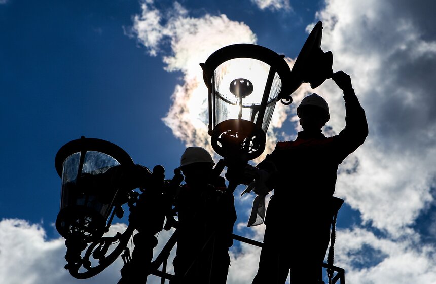 Субботник по промывке газовых фонарей в парке Воинской славы 8 фото