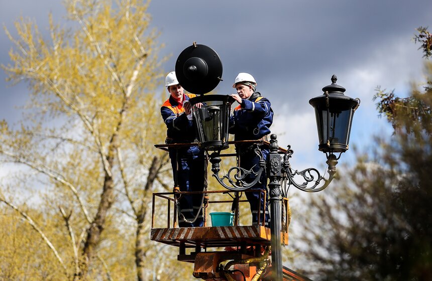 Субботник по промывке газовых фонарей в парке Воинской славы 7 фото