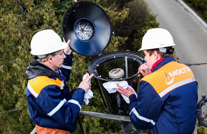 Субботник по промывке газовых фонарей в парке Воинской славы 5 фото