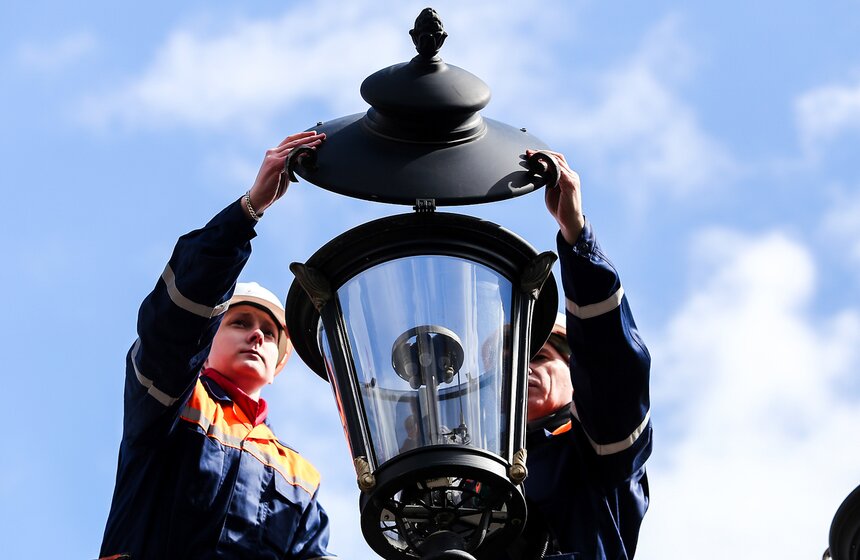 Субботник по промывке газовых фонарей в парке Воинской славы 6 фото