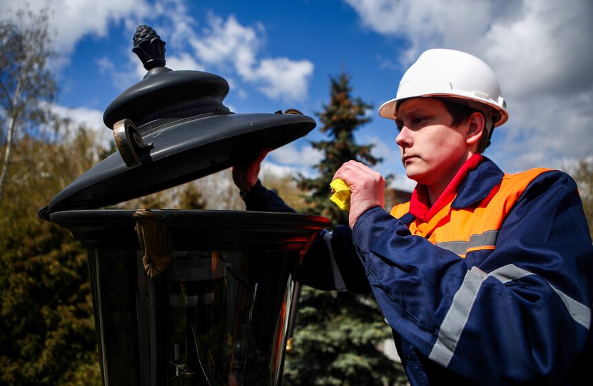 Субботник по промывке газовых фонарей в парке Воинской славы 10 фото