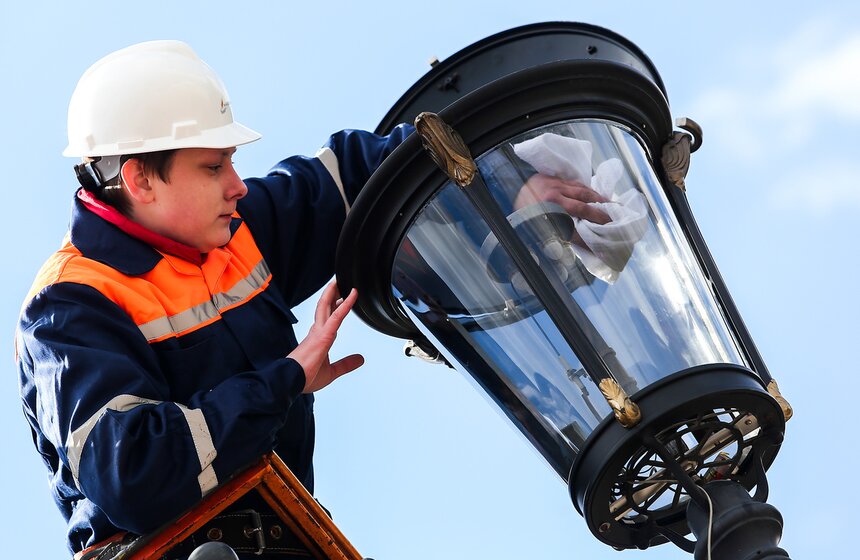 Субботник по промывке газовых фонарей в парке Воинской славы 14 фото