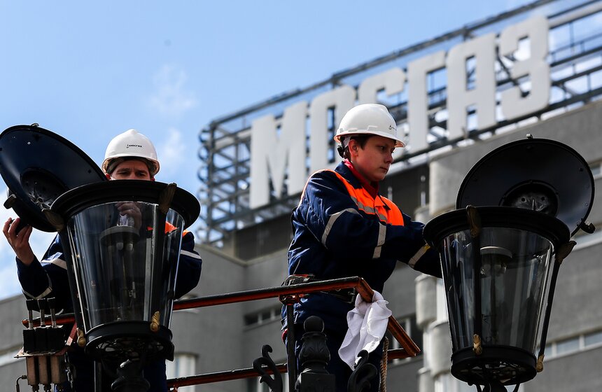 Субботник по промывке газовых фонарей в парке Воинской славы 13 фото