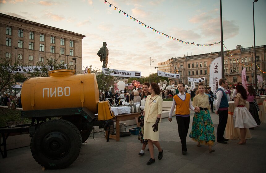 Празднование юбилея "Современника" на Триумфальной площади 18 фото