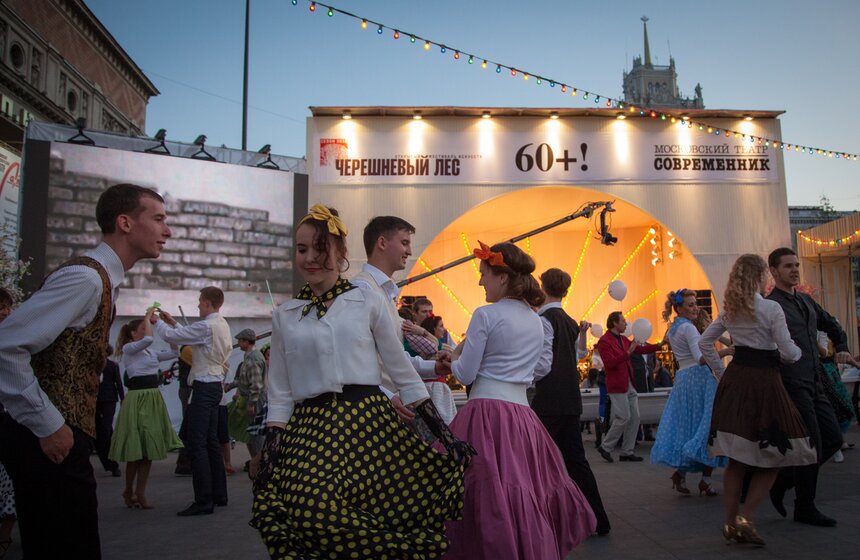 Празднование юбилея "Современника" на Триумфальной площади 35 фото