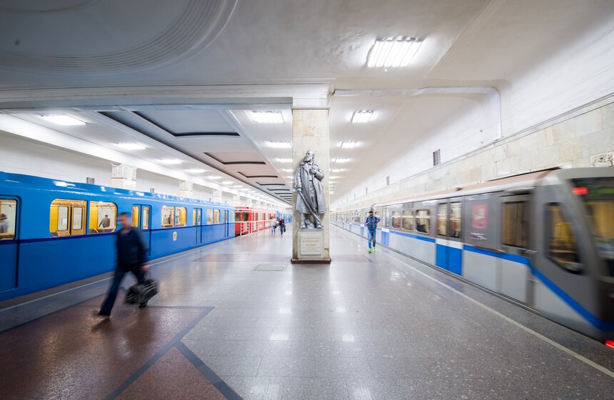 Выставка ретровагонов на станции метро "Партизанская" 2 фото
