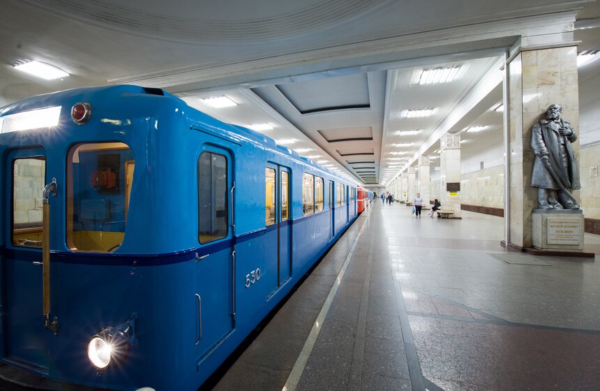 Выставка ретровагонов на станции метро "Партизанская" 1 фото
