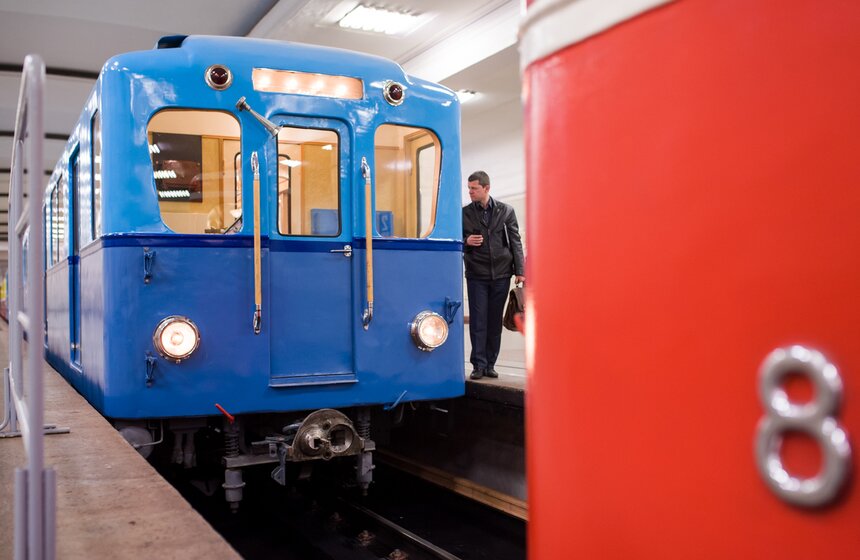 Выставка ретровагонов на станции метро "Партизанская" 11 фото