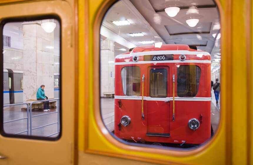 Выставка ретровагонов на станции метро "Партизанская" 20 фото