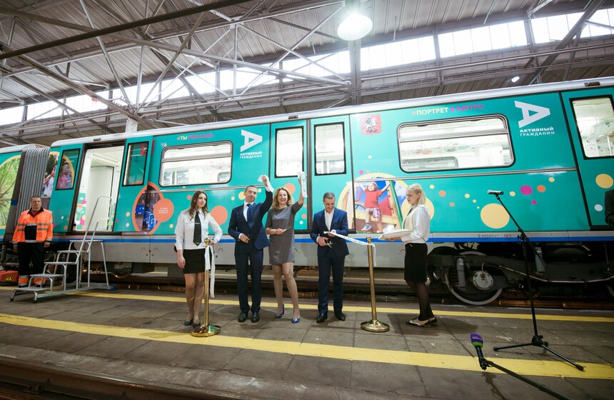 В метро запустили поезд с фотографиями активных граждан 10 фото