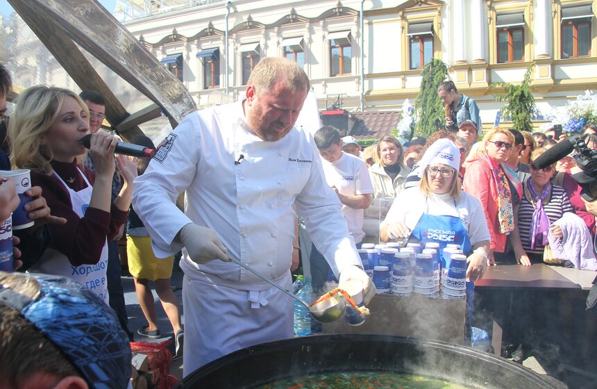 В Москве сварили уху на полторы тысячи порций 18 фото