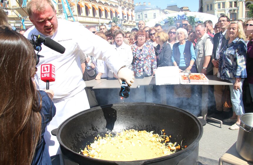 В Москве сварили уху на полторы тысячи порций 6 фото