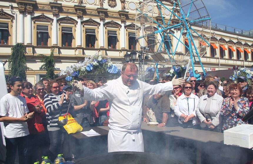 В Москве сварили уху на полторы тысячи порций 9 фото