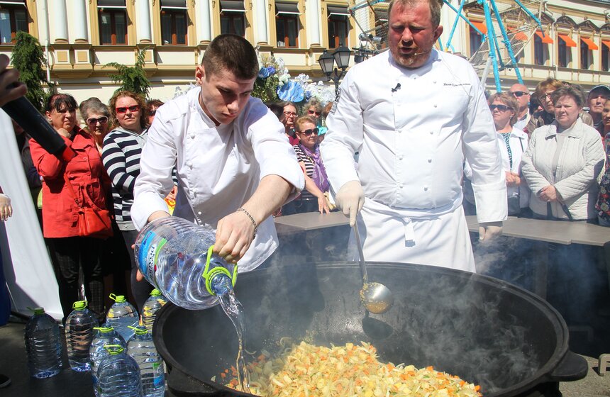 В Москве сварили уху на полторы тысячи порций 8 фото