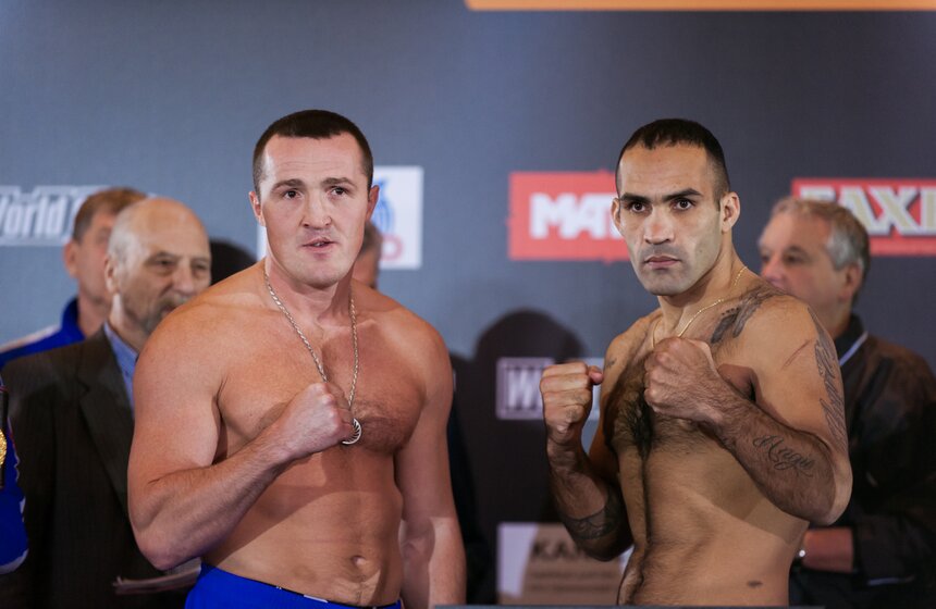 Церемония взвешивания участников боксерского шоу 35 фото