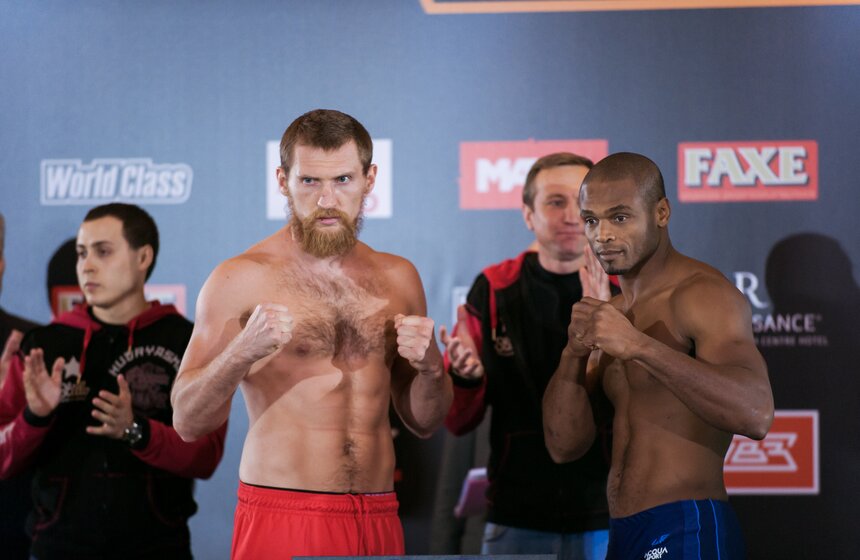 Церемония взвешивания участников боксерского шоу 27 фото