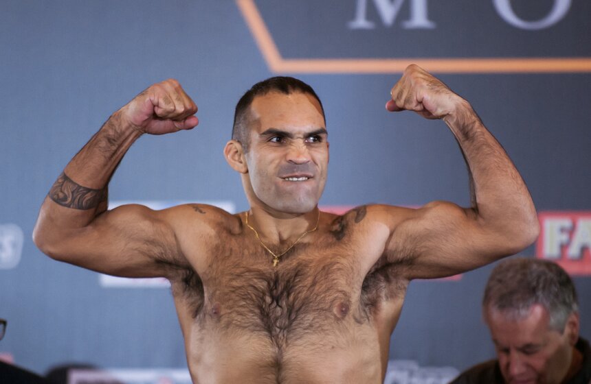 Церемония взвешивания участников боксерского шоу 30 фото