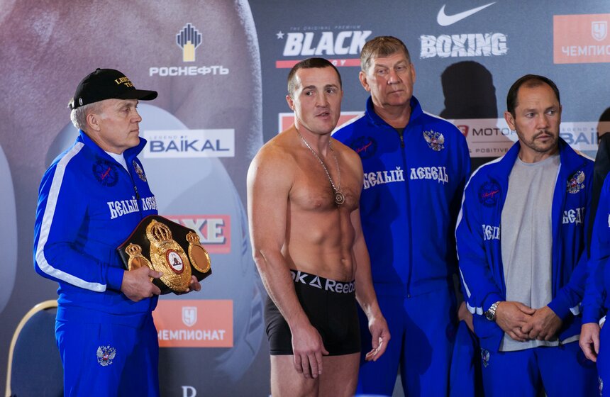 Церемония взвешивания участников боксерского шоу 31 фото